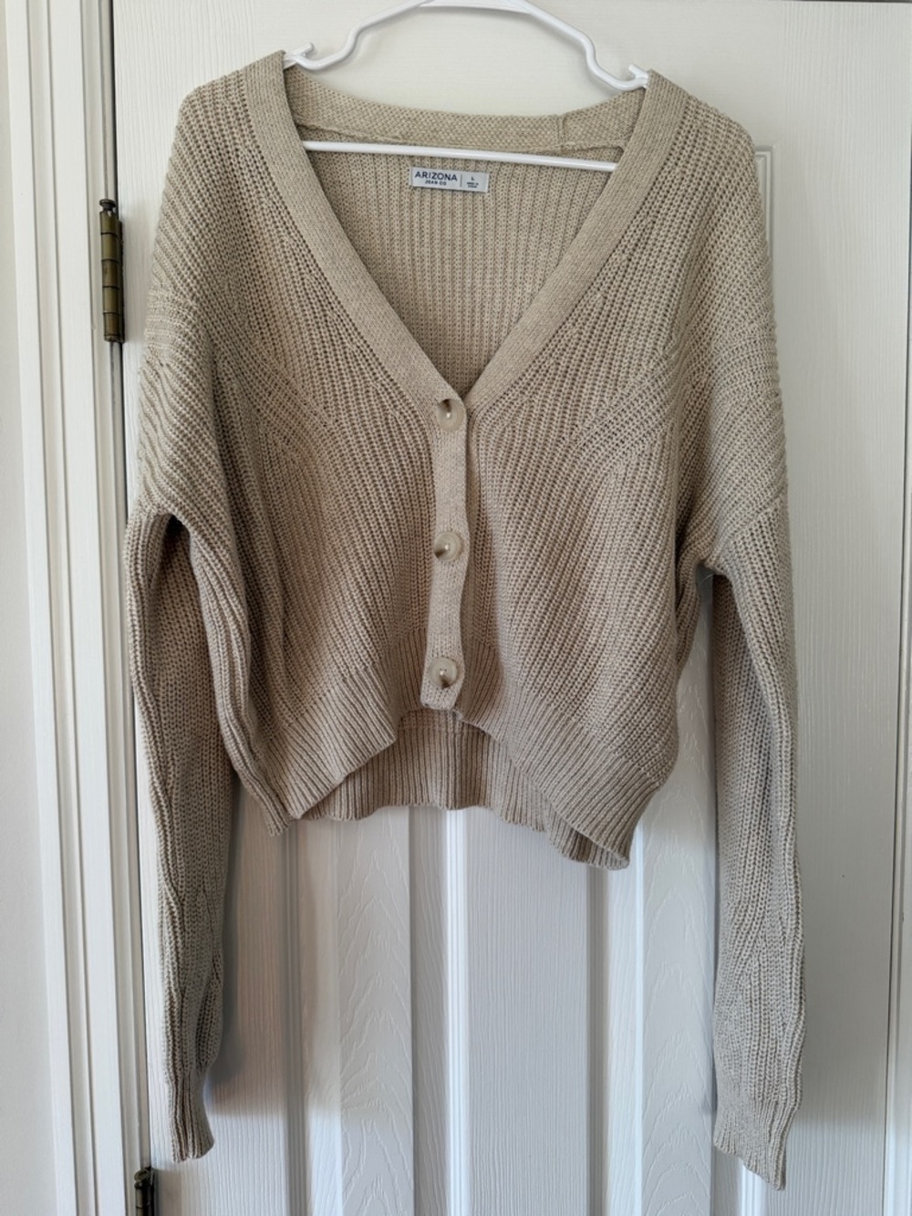 Arizona Jean Company Light Beige V-Neck Buttoned Cropped Cardigan